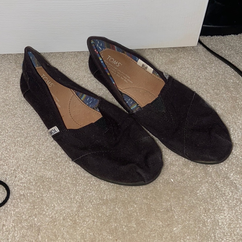 black toms
